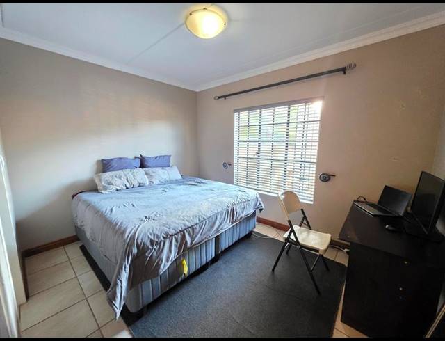2 BEDROOM PROPERTY TO RENT IN GOLF PARK